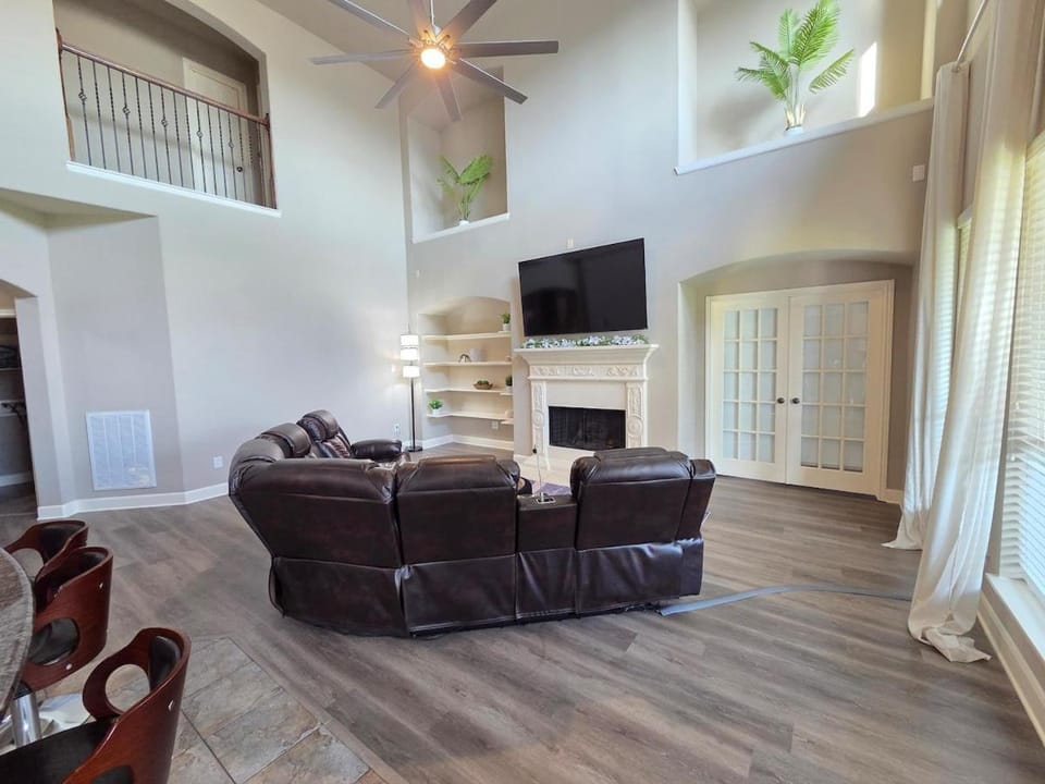 Cozy Home in Houston with heated pool and hot tub Villa in Pearland
