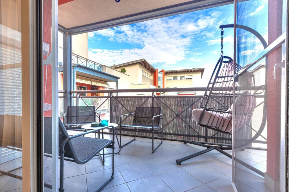 Patio, Day, View (from property/room), Balcony/Terrace, Seating area, sunbed