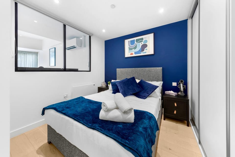 Bed, Bedroom, wardrobe, air conditioner