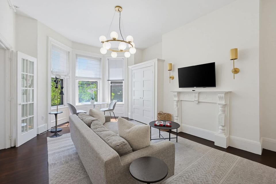 New! Back Bay, Green Line, Newbury St & Hynes Apartment in Back Bay