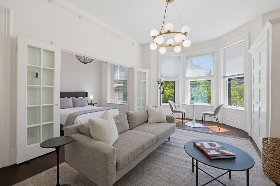 New! Back Bay, Green Line, Newbury St & Hynes Apartment in Back Bay
