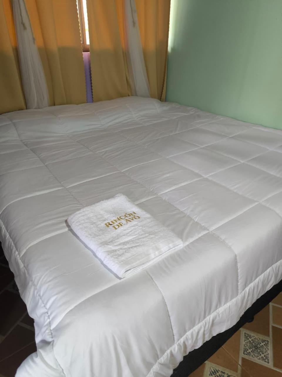 Bedroom, towels