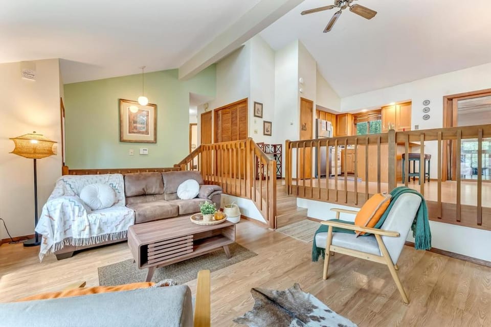 Pocono Cottage with Golf Course Hot Tub, Fire Pit Near Kalahari House in Coolbaugh Township