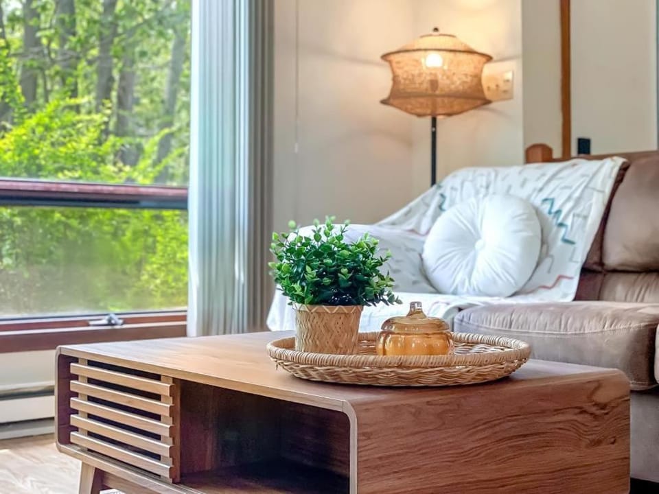 Pocono Cottage with Golf Course Hot Tub, Fire Pit Near Kalahari House in Coolbaugh Township