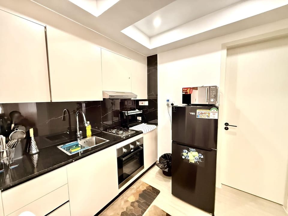 Modern 1BR Apartment, Secure & Central at Pinecrest Apartment in Nairobi County