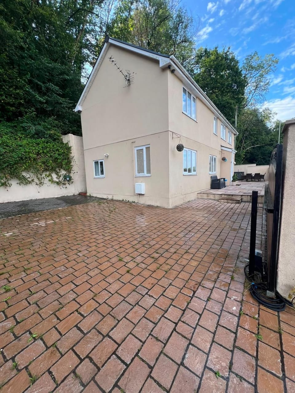 Loretta house, Executive home House in Bridgend
