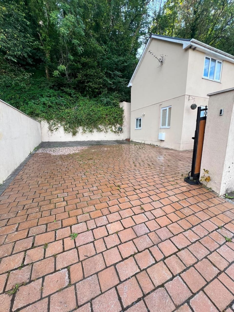 Loretta house, Executive home House in Bridgend