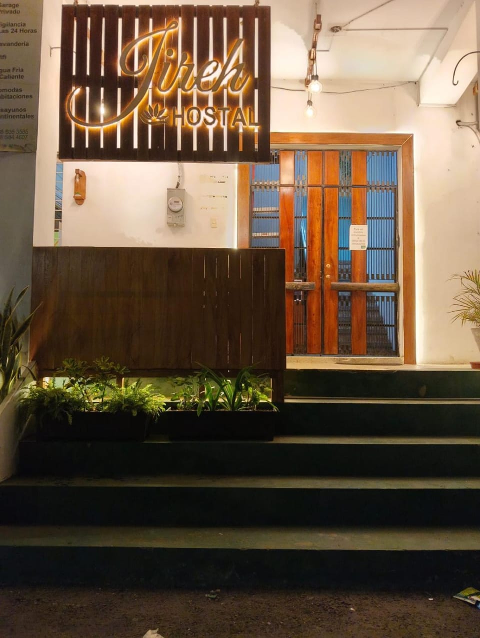 Hostal Jireh Bed and Breakfast in Manta