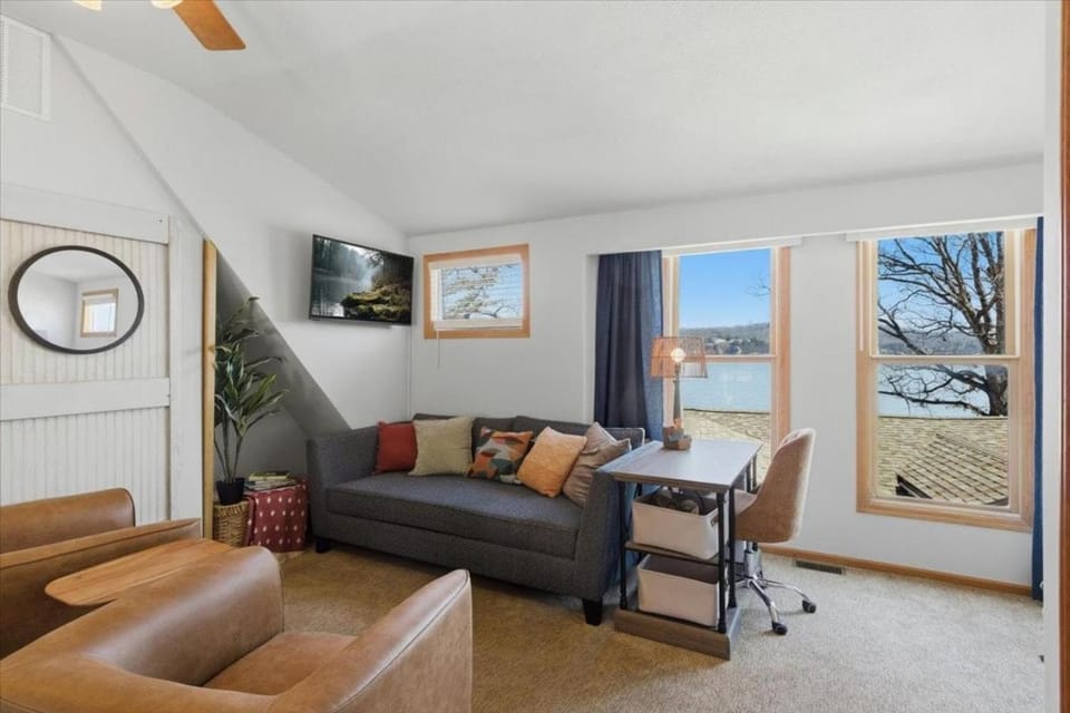 TV and multimedia, Living room, Seating area