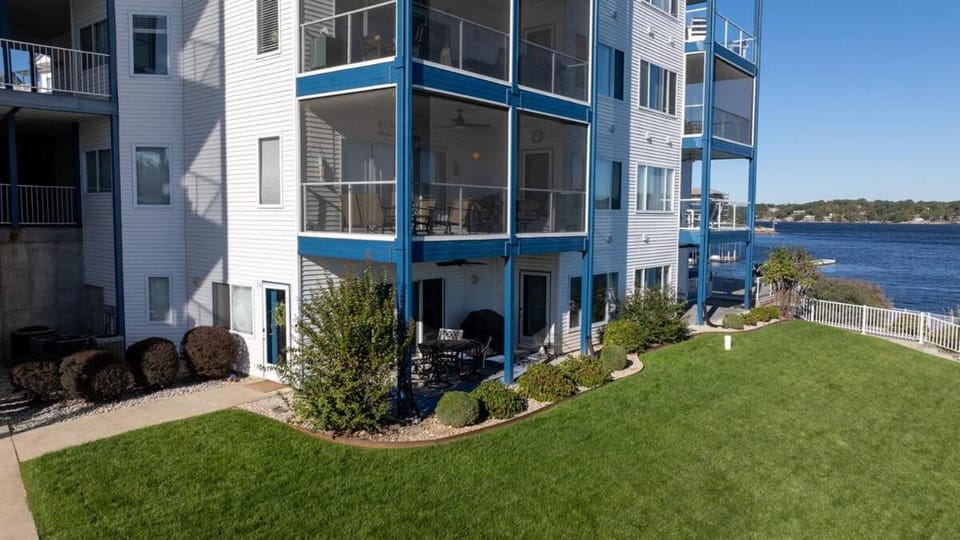 Property building, Day, Lake view, River view
