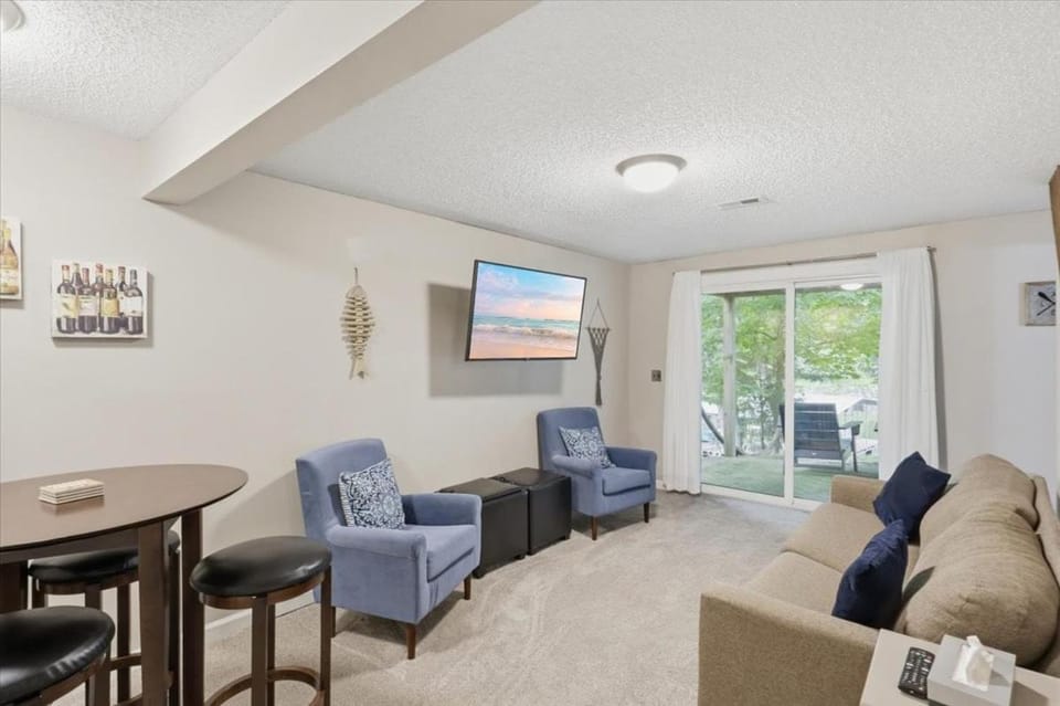 TV and multimedia, Living room, Seating area