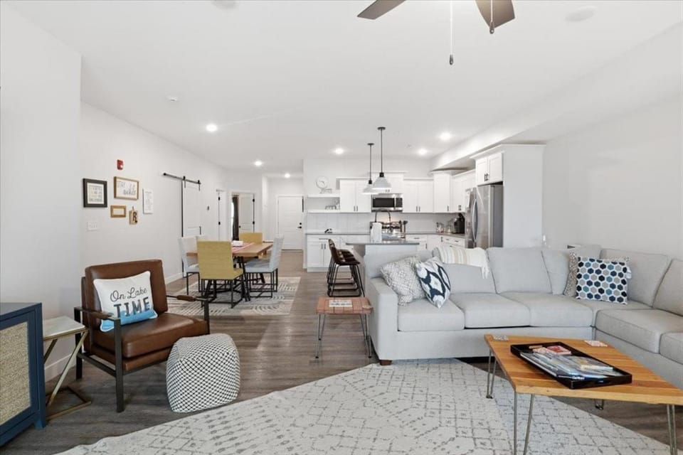 Living room, Seating area, Dining area, kitchen