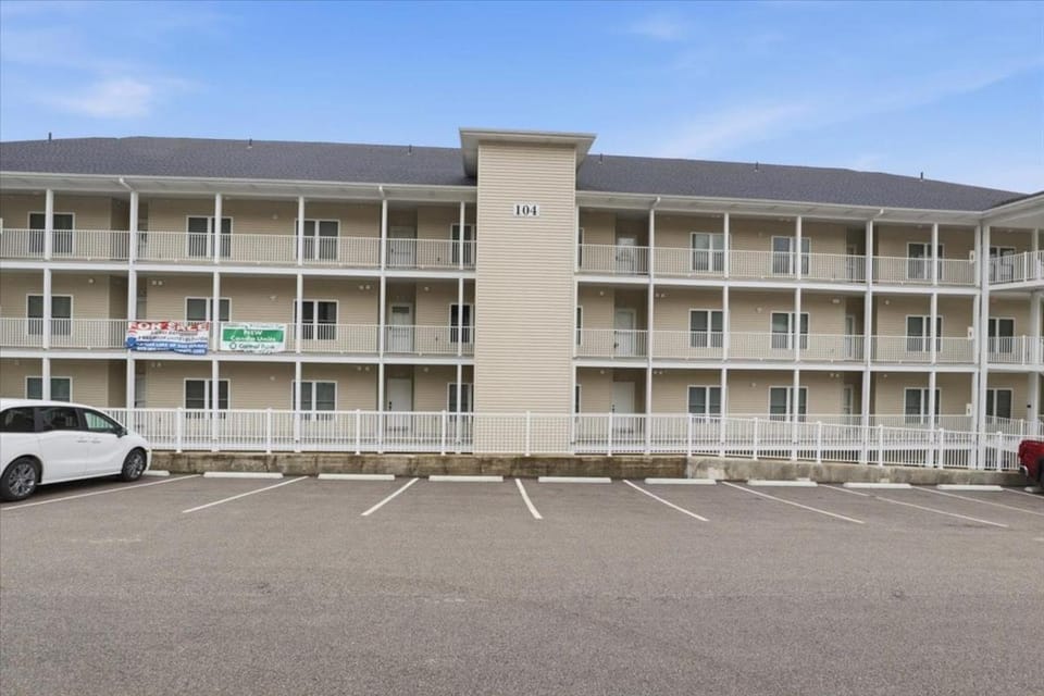 Property building, Day, Parking