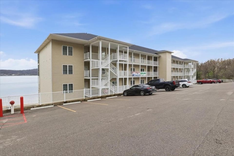 Property building, Day, River view, Parking