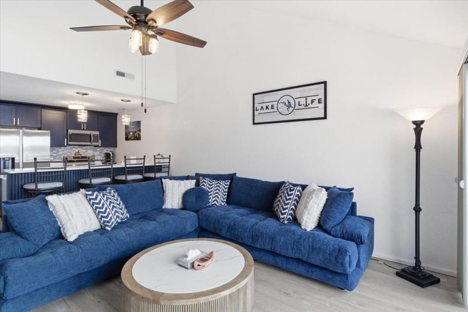 Kitchen or kitchenette, Living room, Seating area