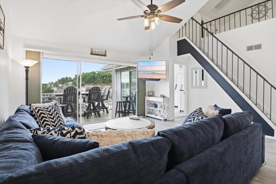TV and multimedia, View (from property/room), Living room, Seating area