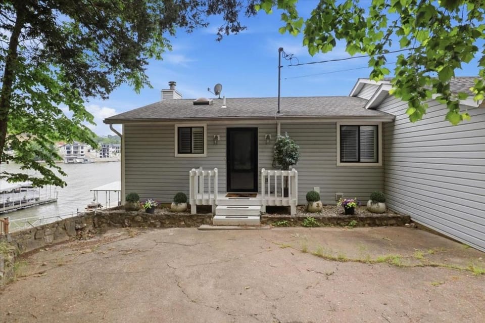 Property building, Day