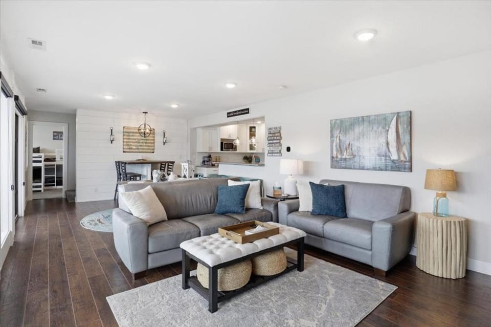 Living room, Photo of the whole room, Seating area