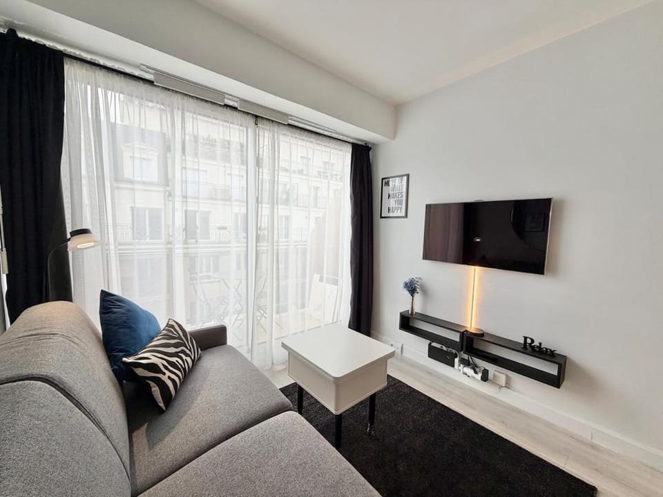 Charming studette with balcony Paris La Défense Apartment in Puteaux