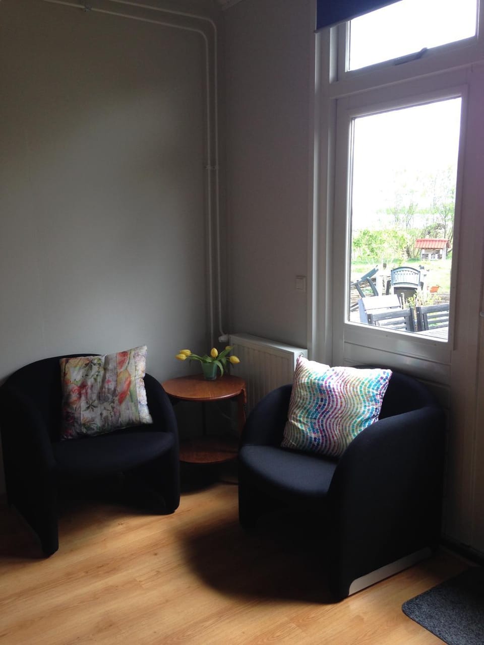 Photo of the whole room, Decorative detail