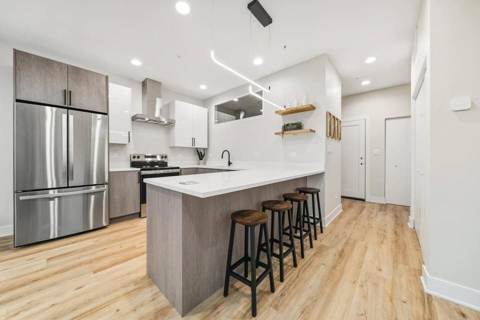 Luxurious Brand New 3BR Walk Downtown Brookfield Apartment in Brookfield