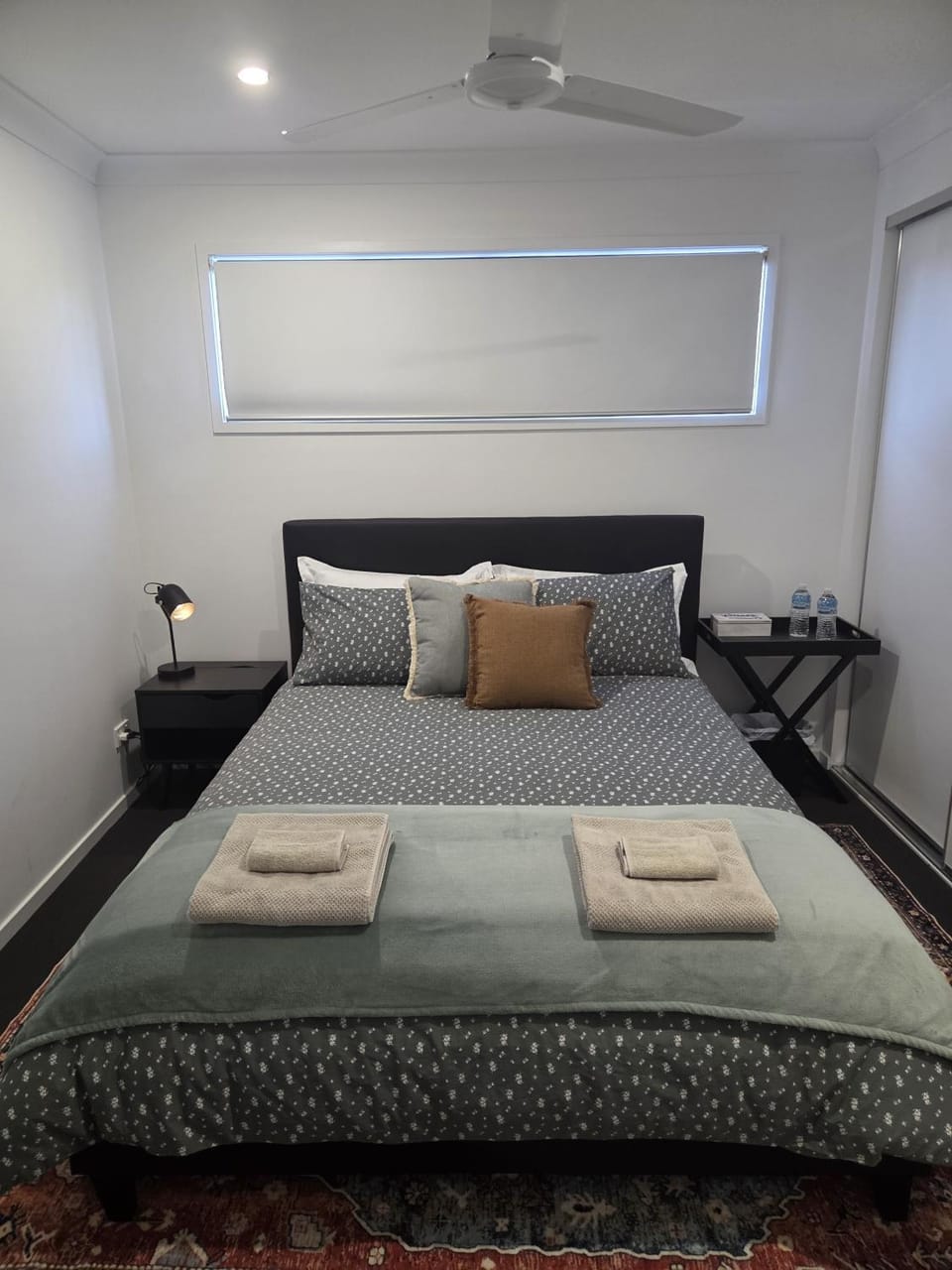 Bed, Photo of the whole room, Decorative detail, Bedroom, towels