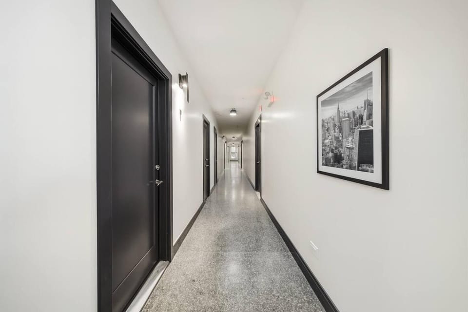 New Luxury 3BR - Steps to Downtown and Metra Apartment in Brookfield