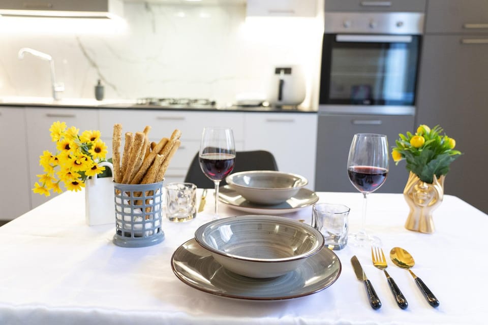 Kitchen or kitchenette, Dining area, pet friendly