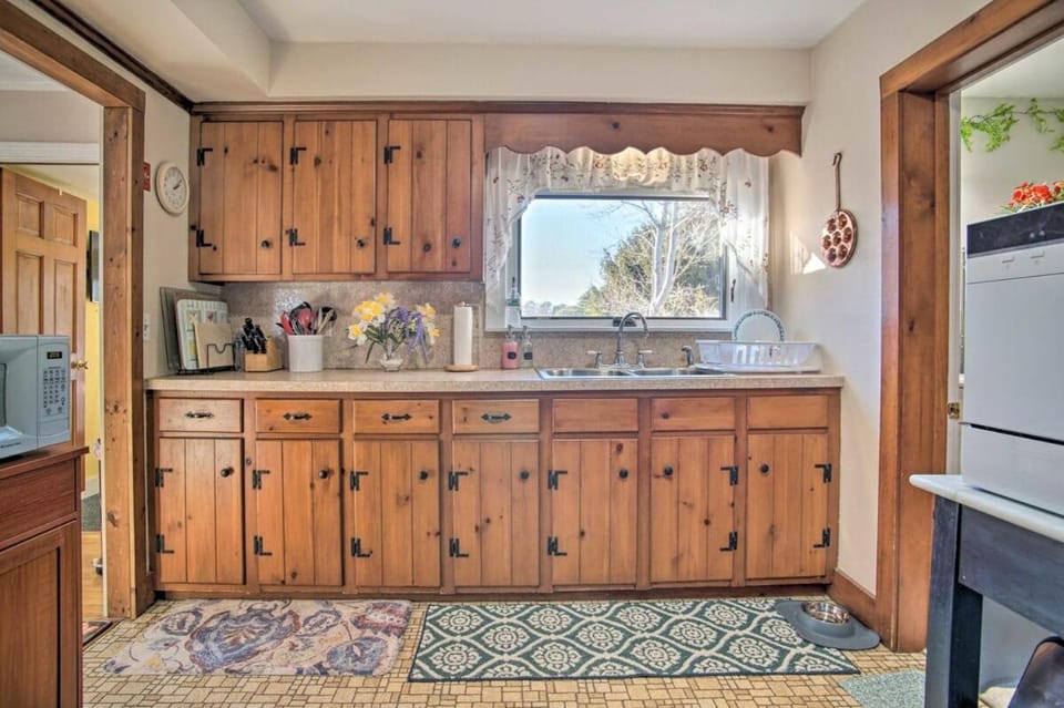 Charming 3 BR magnificent views House in Hyannis