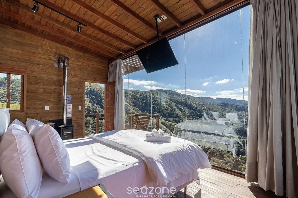 Bed, TV and multimedia, View (from property/room), Balcony/Terrace, Bedroom, Mountain view