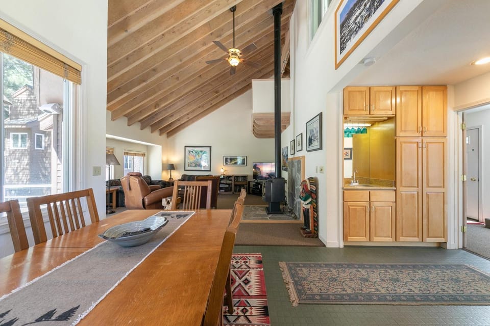Spike's Place at Tahoe Donner by Tahoe Getaways - 2BR w 2 Bonus Rooms & Walking Distance to HOA! House in Truckee
