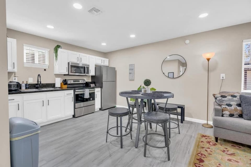 Modern Central Location-10 mins from U of A House in Tucson