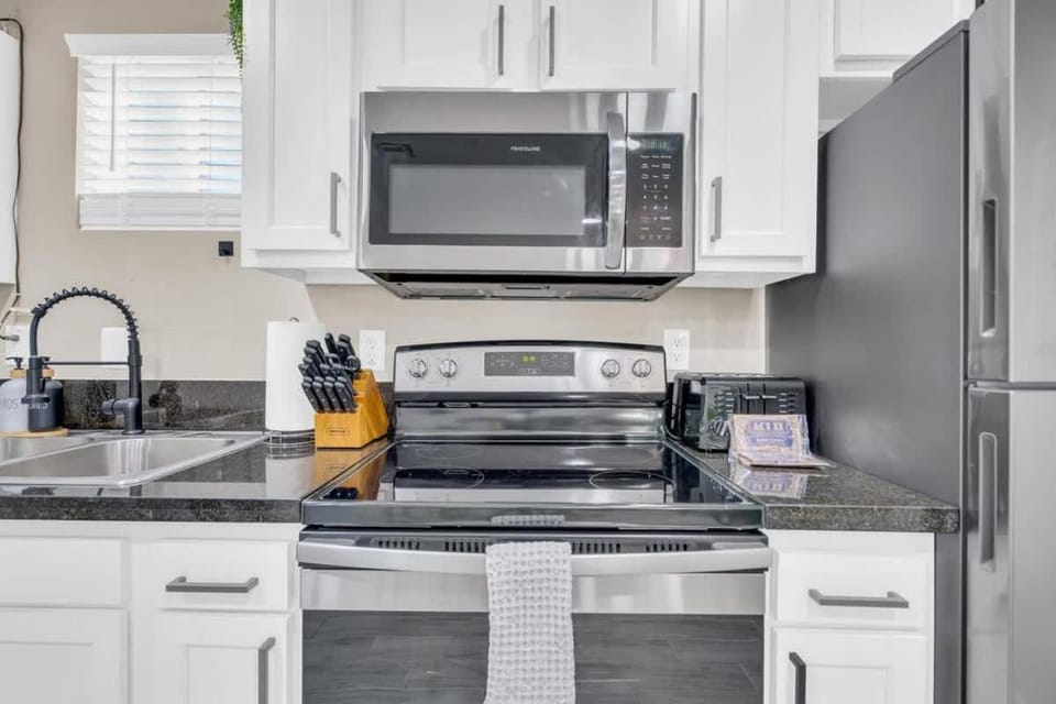 Modern Central Location-10 mins from U of A House in Tucson