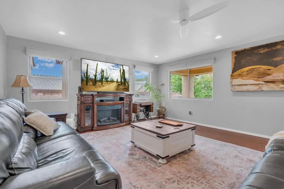 Spacious Home with Pool & Bike Access House in Tucson