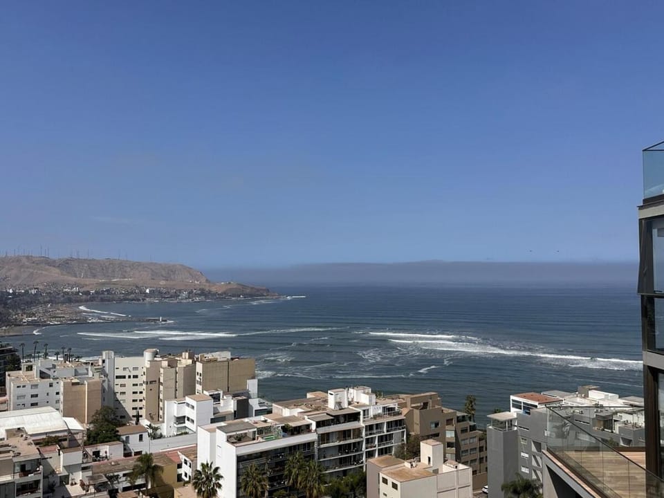 Luxury Ocean View Apartment - Pool & Gym Apartment in Barranco