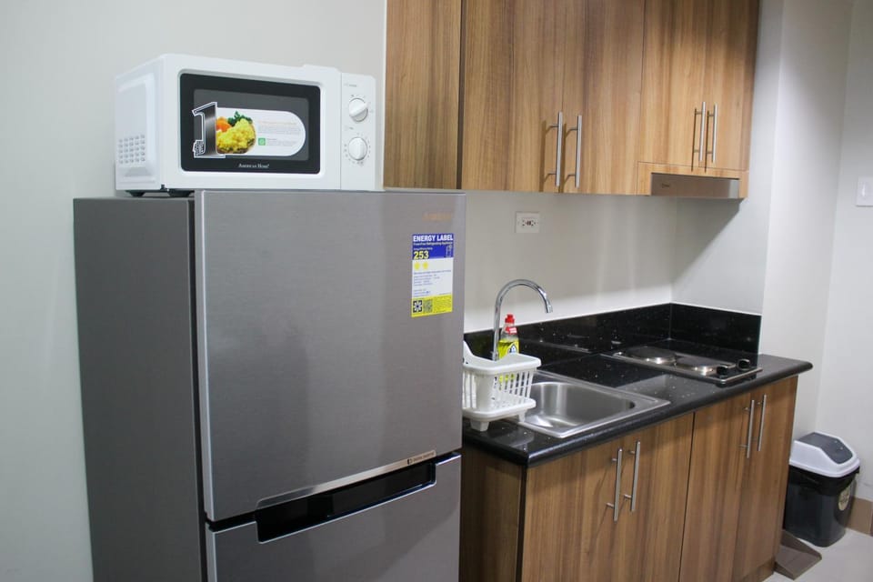 42 Luxury Pool-View 1BR Resort Suite at Shore3 Apartment hotel in Pasay