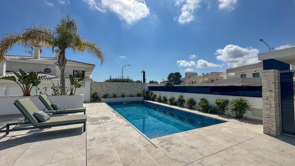 4 bed minigolf Villa and downstairs independent apartment Villa in Vega Baja del Segura
