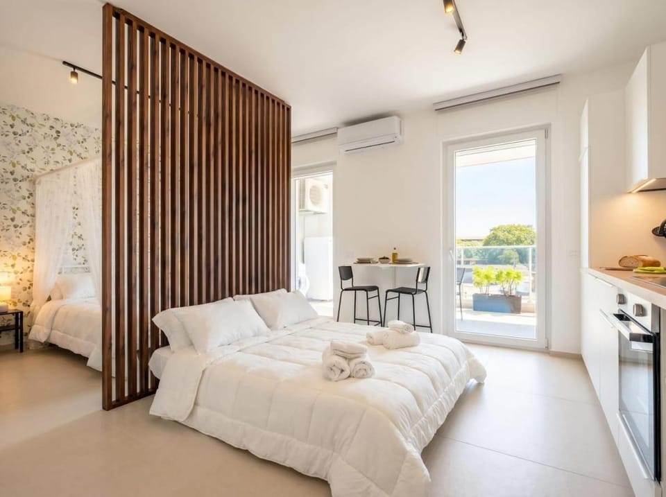 Dimora Venera-Modern Comfort with Private Parking Apartment in Bari
