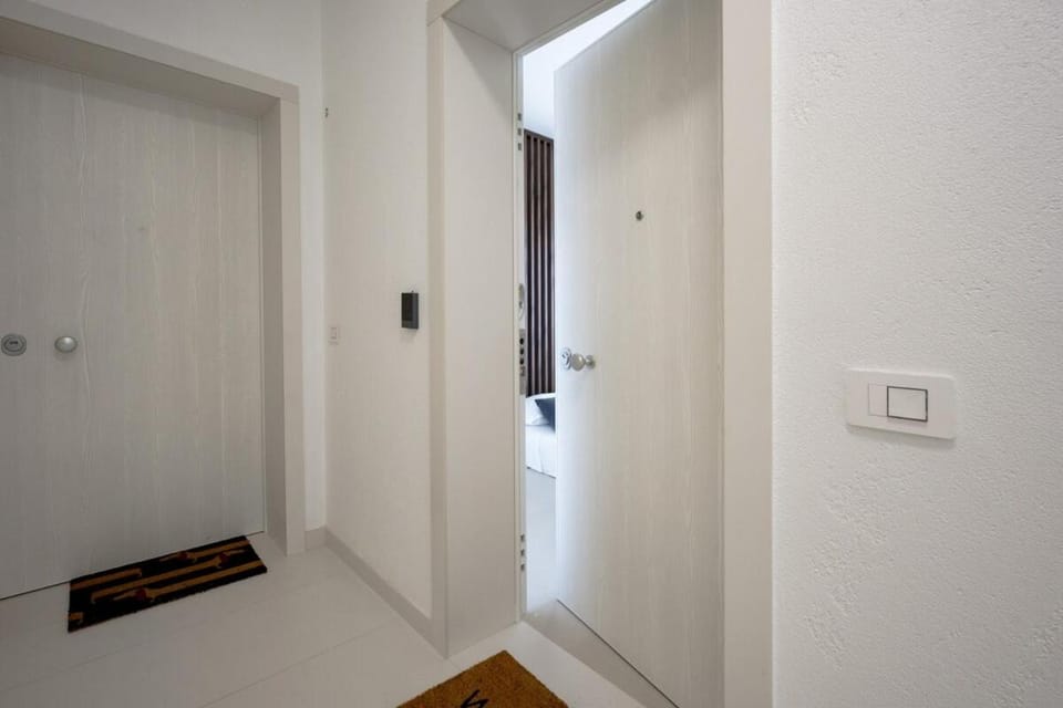 Dimora Venera-Modern Comfort with Private Parking Apartment in Bari
