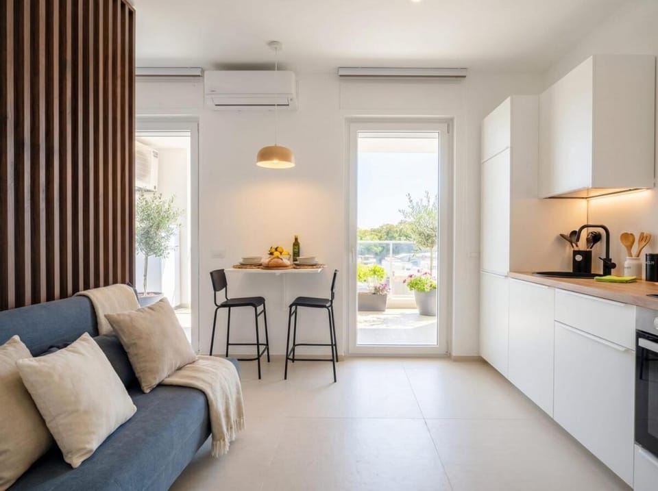 Dimora Venera-Modern Comfort with Private Parking Apartment in Bari