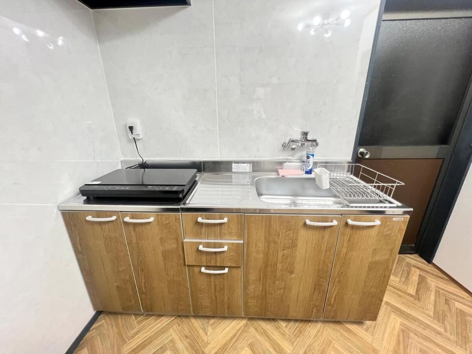 12-minute walk to JR Gifu Station! 4-minute walk to Kano Station! Private rental! Up to 6 people! WEST Villa in Gifu, Japan