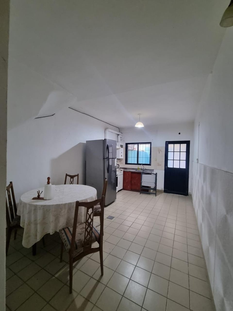 Kitchen or kitchenette, Dining area, oven