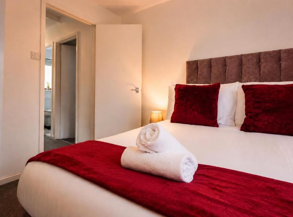 2Bed, Sleeps 5, 6MinsFromCity, Off Street Parking, Perfect For Contractors, Tourists, Business, Travel, Groups, Long And Short Stays Available, Great Rates Available At Peachy Stays Apartment in Nottingham