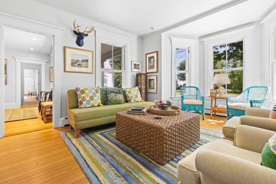 Living room, Seating area