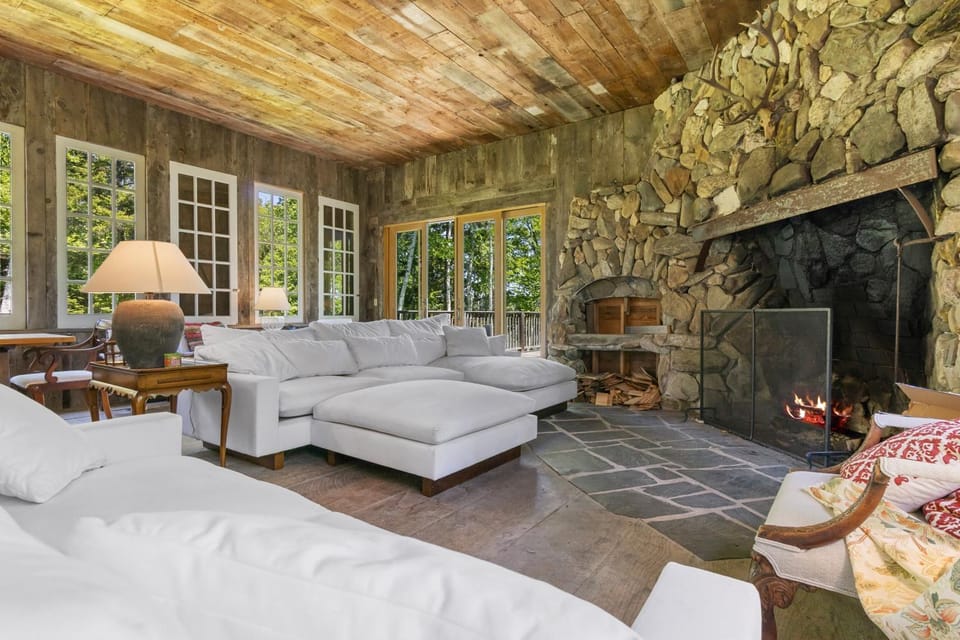 Living room, Seating area, fireplace