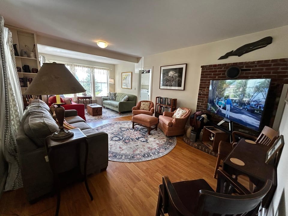 TV and multimedia, Living room, Seating area