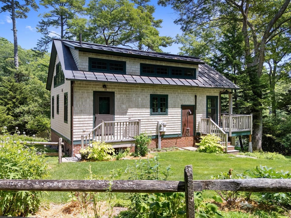 Property building, Spring, Day, Garden