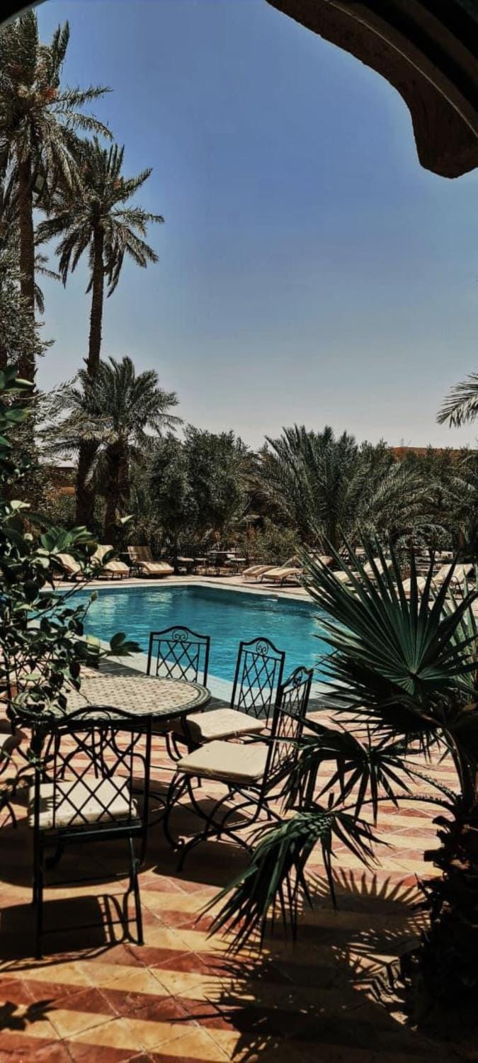 Property building, Restaurant/places to eat, Facade/entrance, Garden, Decorative detail, Garden view, Swimming pool, Breakfast, older children