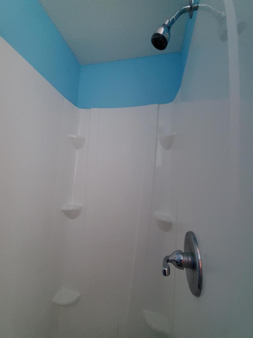 Downtown Wailuku • Twin Wall Bunks + AC Apartment in Wailuku