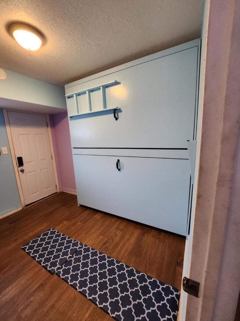 Downtown Wailuku • Twin Wall Bunks + AC Apartment in Wailuku